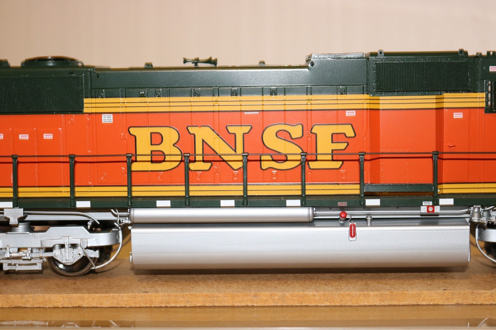 !!! Overland Models AJIN O Scale BNSF SD75M C/P w/ too many LIGHTS #8214