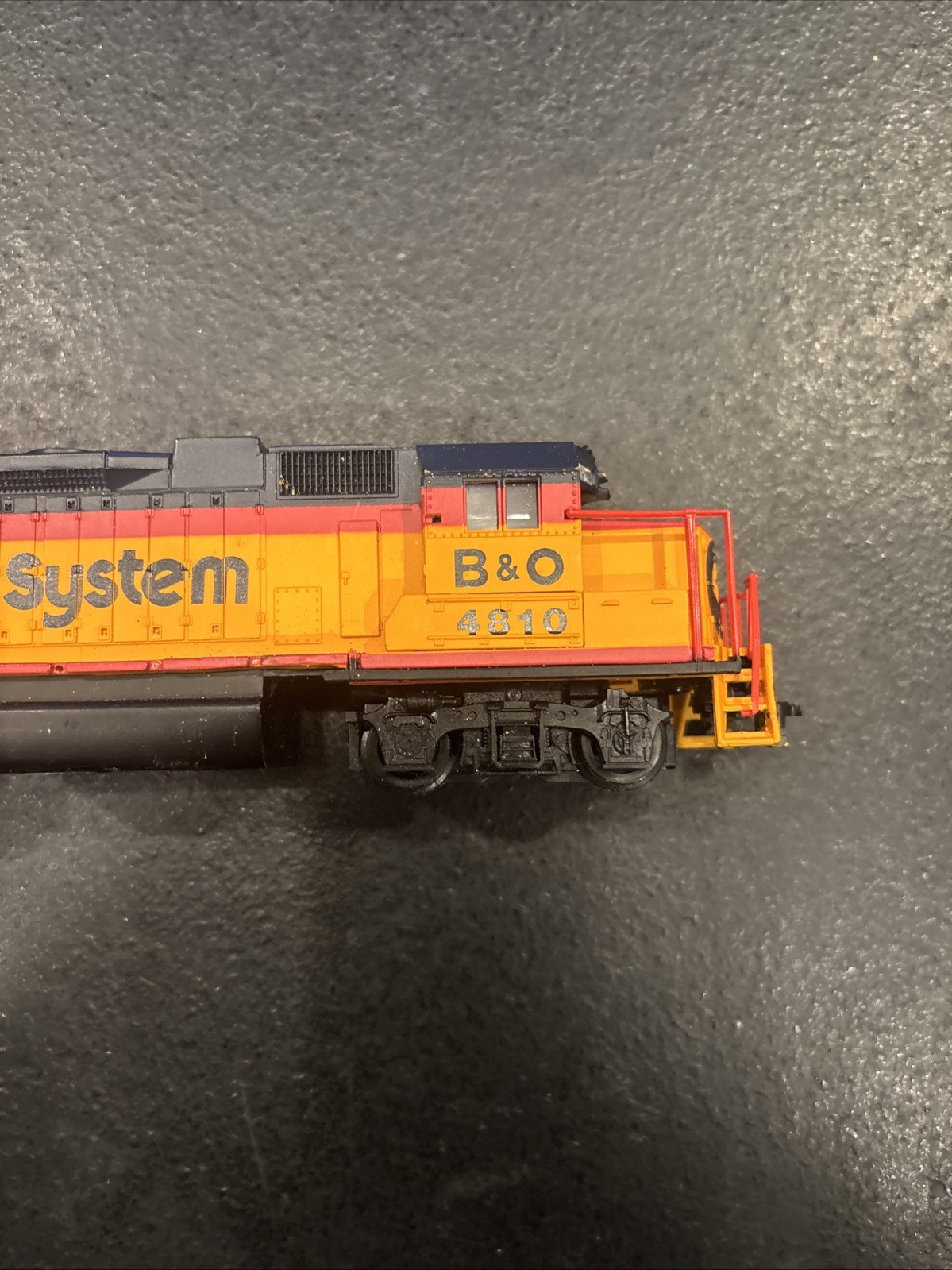 HO Scale Chessie System B&O EMD GP-38 powered locomotive #4810 Life-like