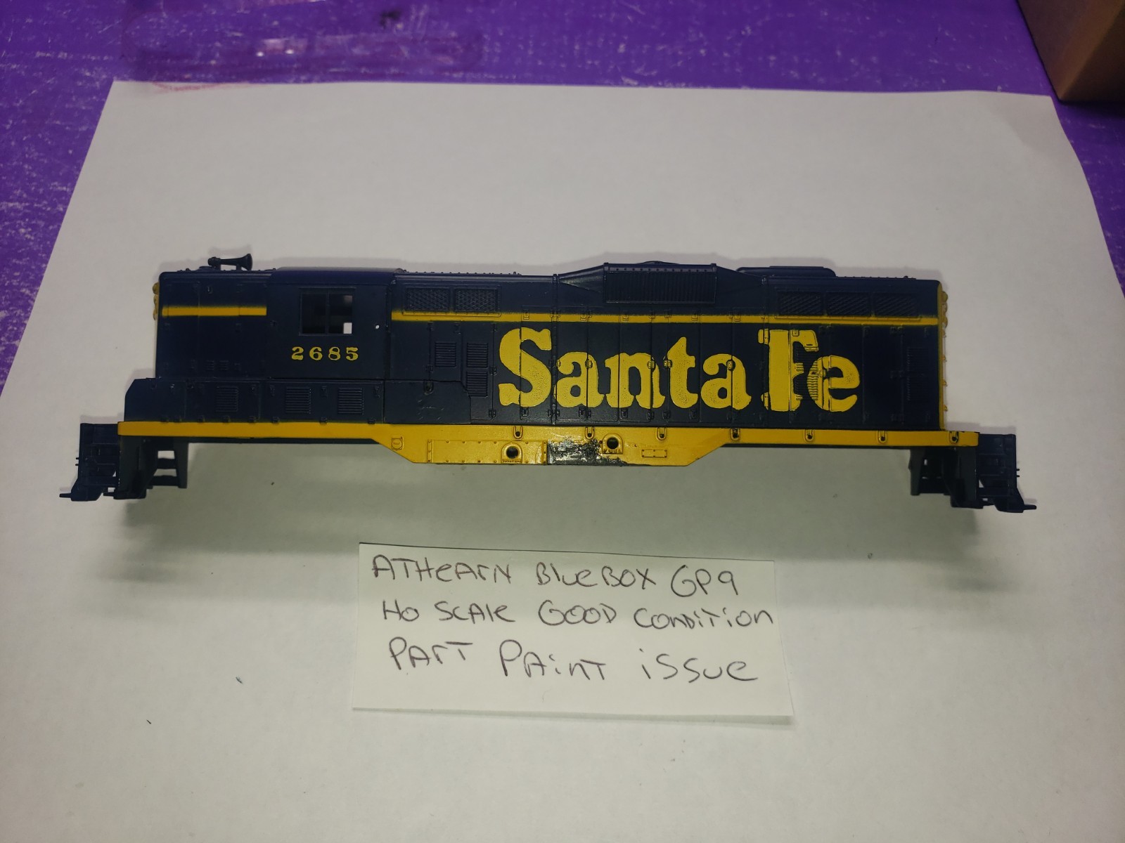 GP9 SHELL ONLY ATHEARN BLUE BOX 30560 HO SCALE SANTA FE 2685 PAINT ISSUE