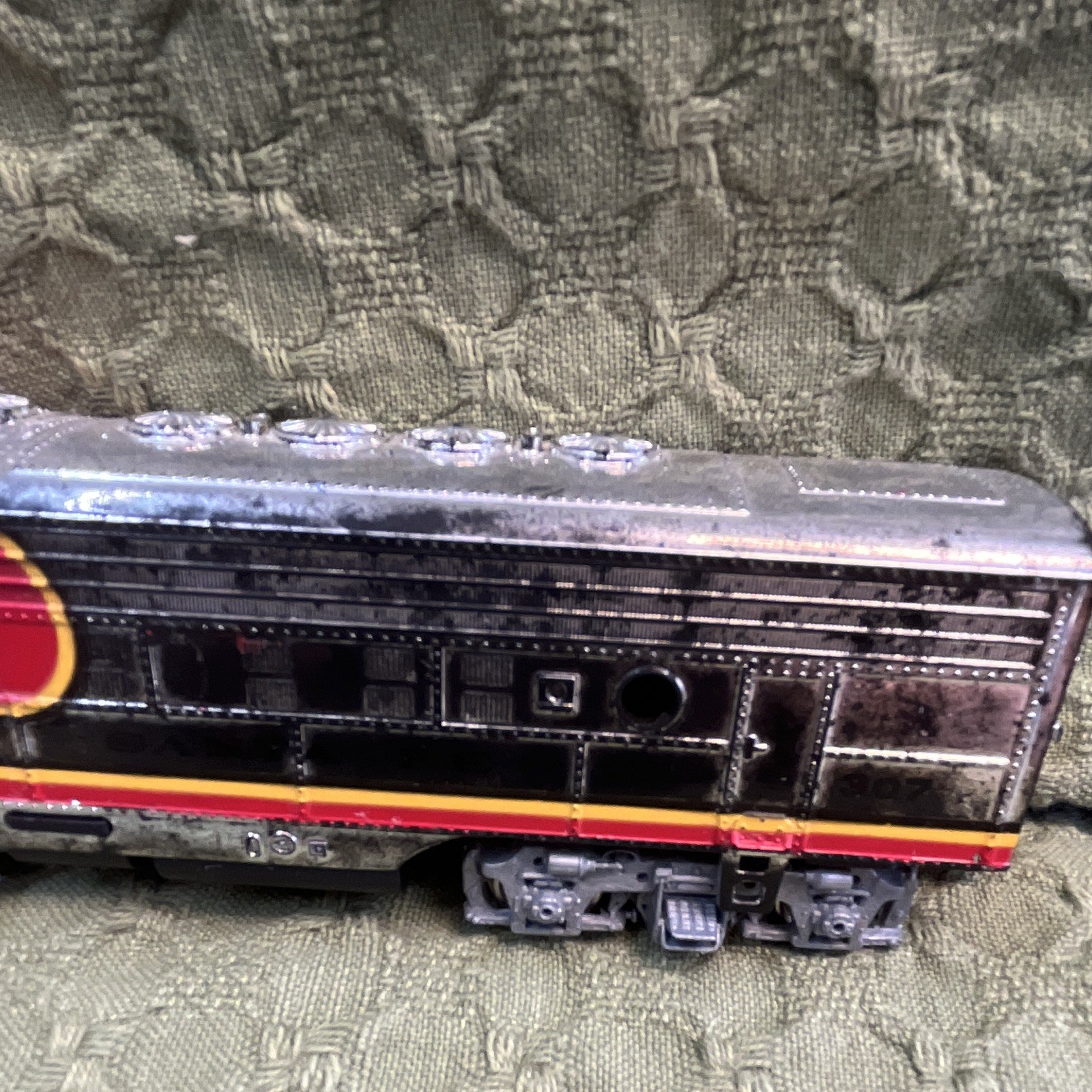 Lionel O Gauge 1:48 Diesel Locomotive Santa Fe #307 Analog AC 3-Rail MPN 187