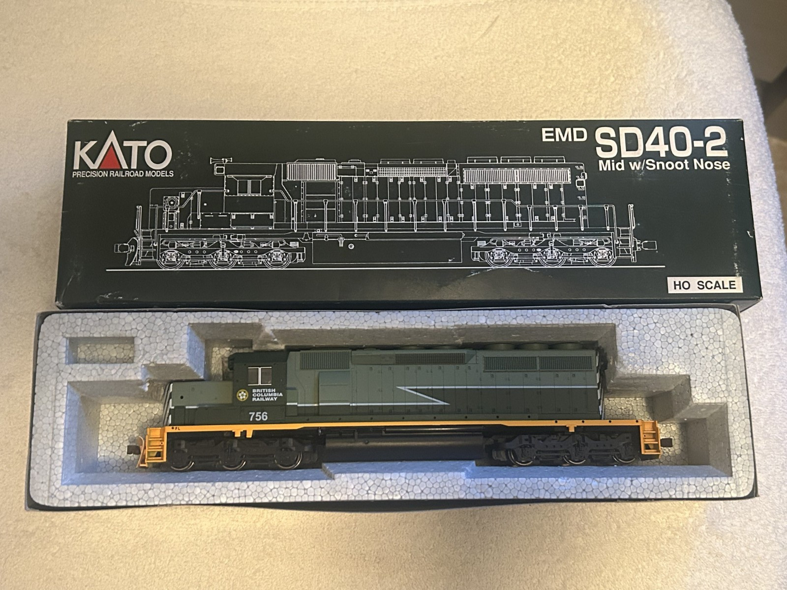 KATO 37-2904 HO EMD SD40-2 Snoot Nose BC Rail British Columbia #756 – LNIB/Open