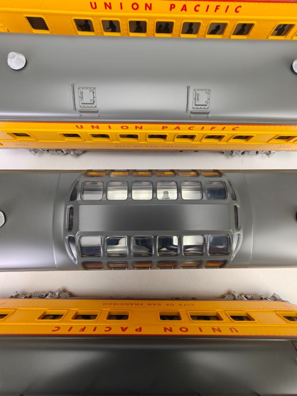 Williams Passenger Cars Union Pacific O Gauge 4-Car Set Box Lights