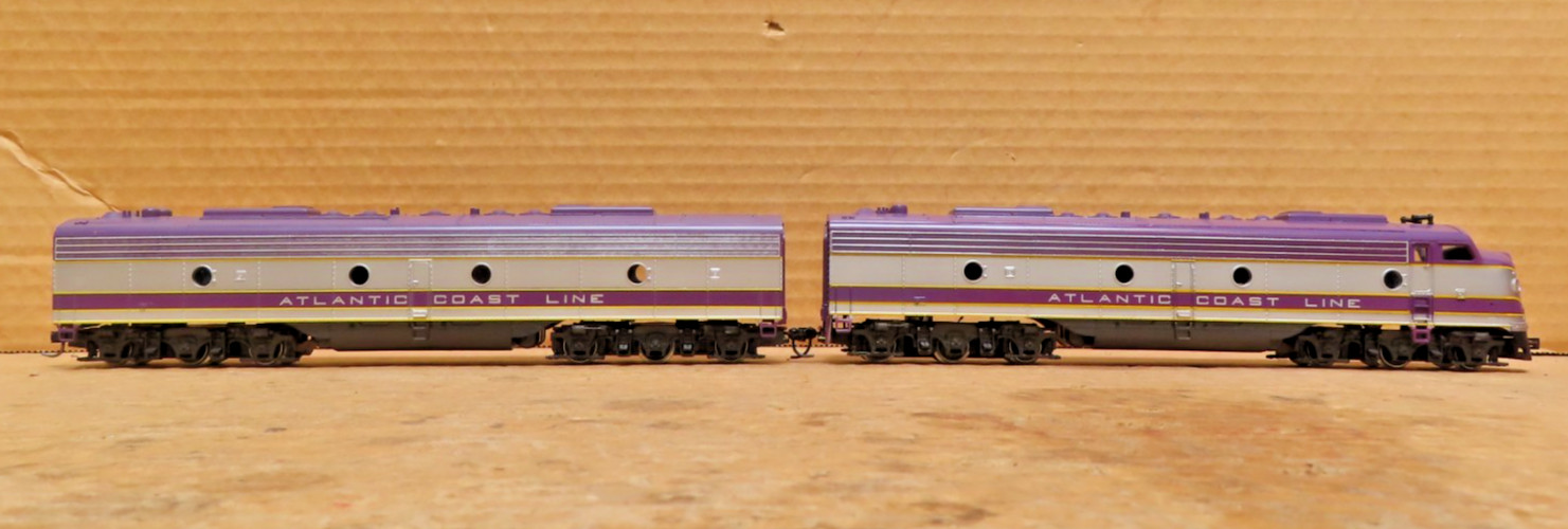 IHC EMD E8A/B-Unit Diesel Set Atlantis Coastline Ho Scale