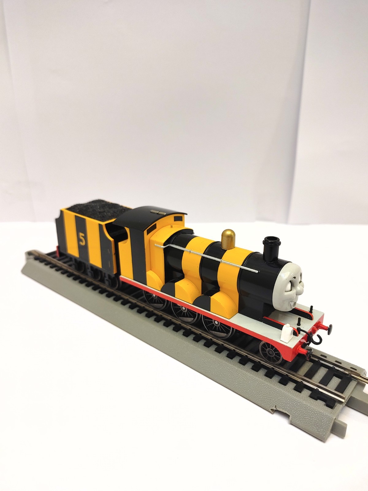 Bachmann 58821 Thomas & Friends Busy Bee James w/ Moving Eyes HO Scale
