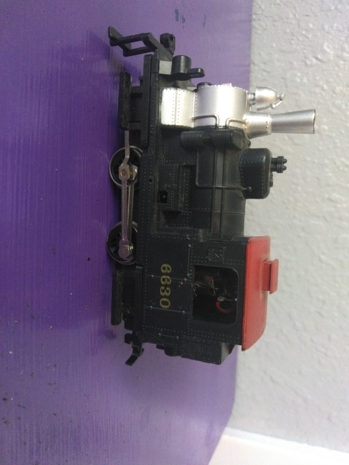 HO #8630 Yugoslavia Powered Switcher Engine for parts or repair