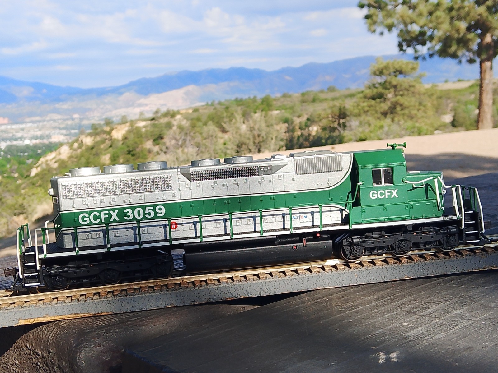 Kato SD40 HO Diesel Locomotive Analog GCFX 3059 Custom Painted 909-H0195