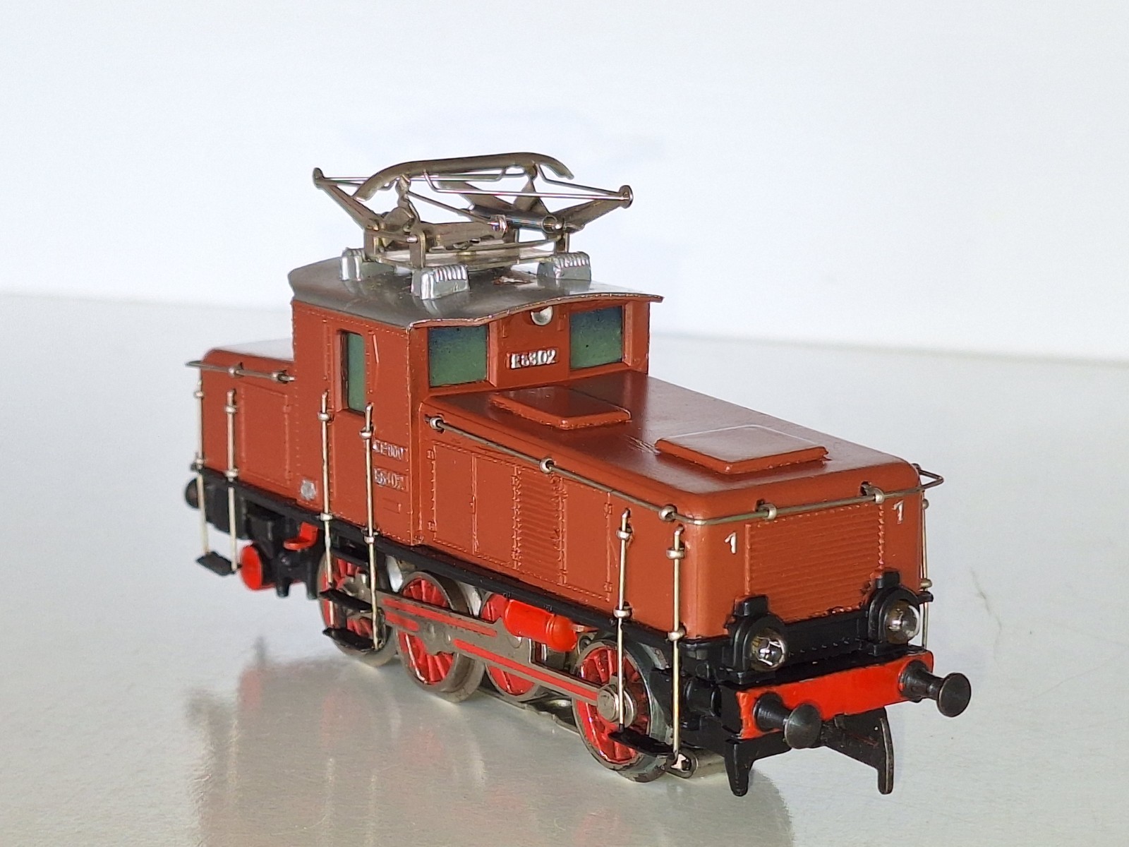 Marklin CEB 800, 3002. 0-6-0 Electric Loco. 3 rail AC analogue. Excell Cond. HO.