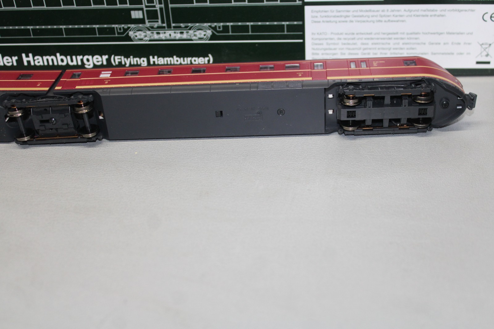 KATO K30703-1 Diesel Railcar VT 04 “Flying Hamburger” DB H0 In Box