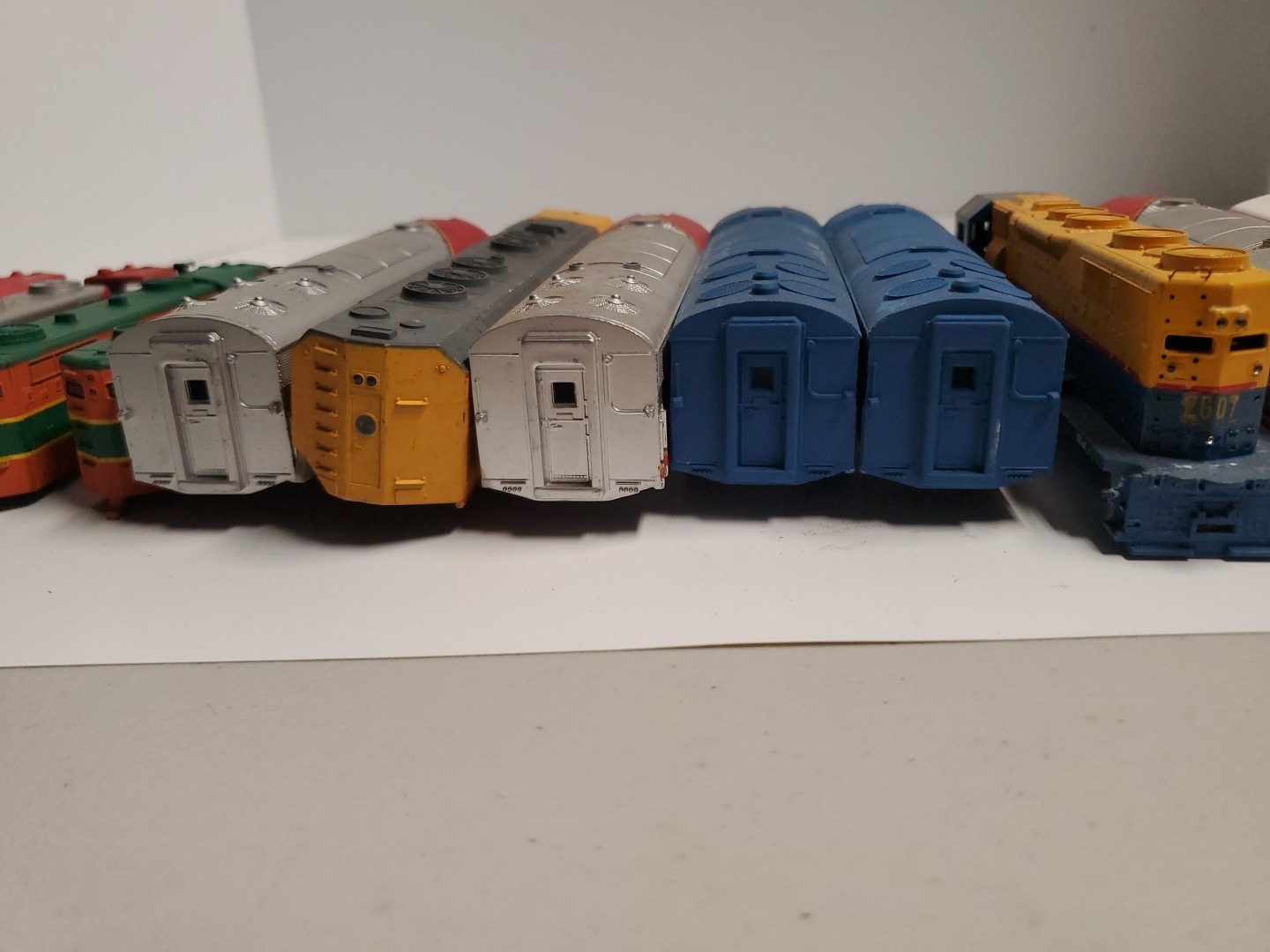 HO Scale UNBRANDED DIESEL CON RAIL SANTA FE UNION SHELL ONLY MIXED Lot Of 15 Bx1