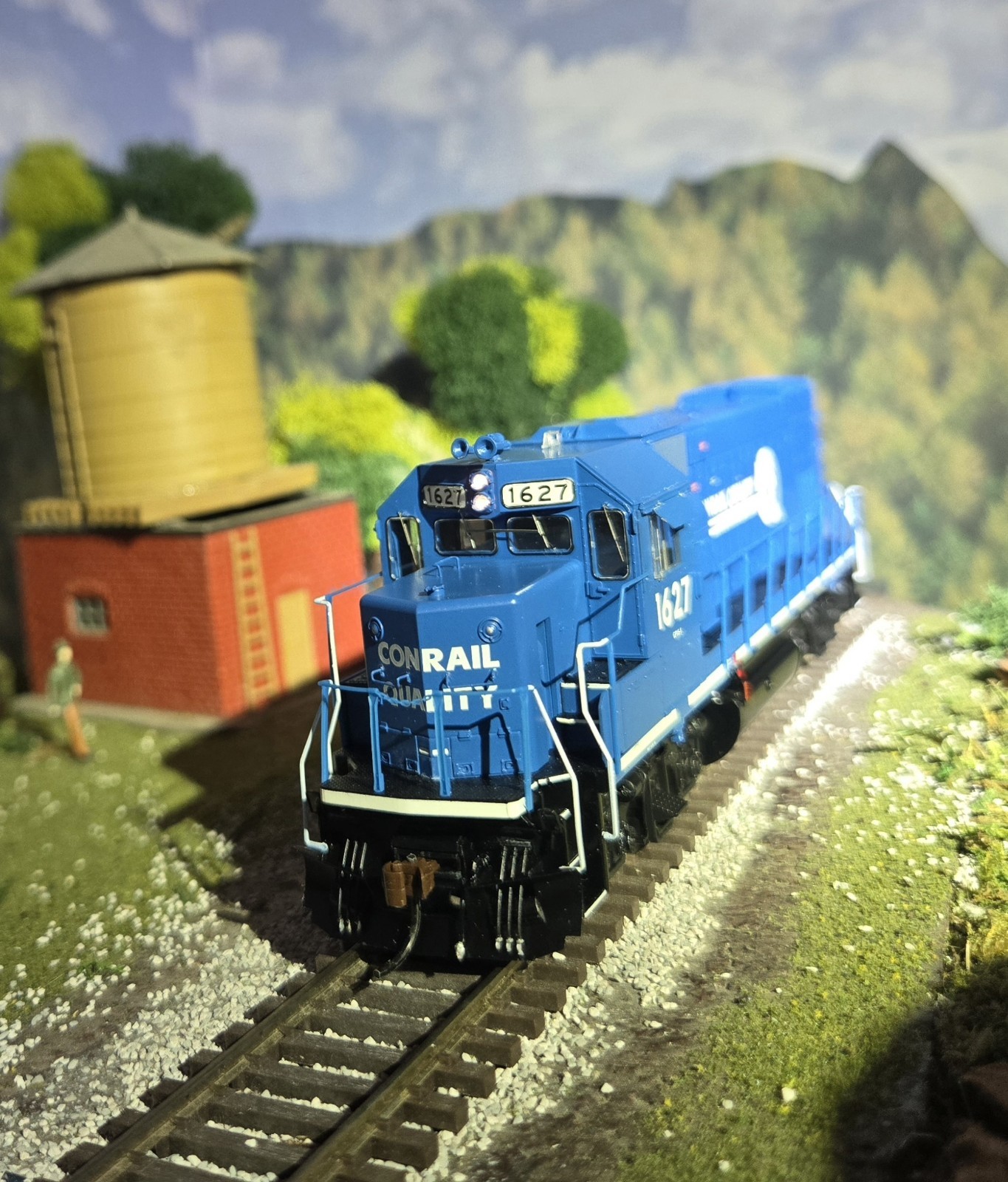 Athearn Genesis HO Scale Conrail Quality GP15-1 #1627 with DCC/Sound