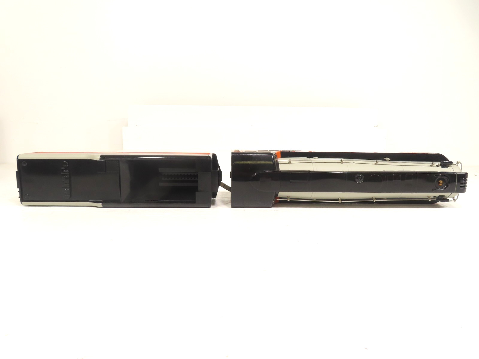 Lionel 71-3004-100 Standard Gauge Hiawatha 4-6-4 Loco w/TMCC Railsounds LN