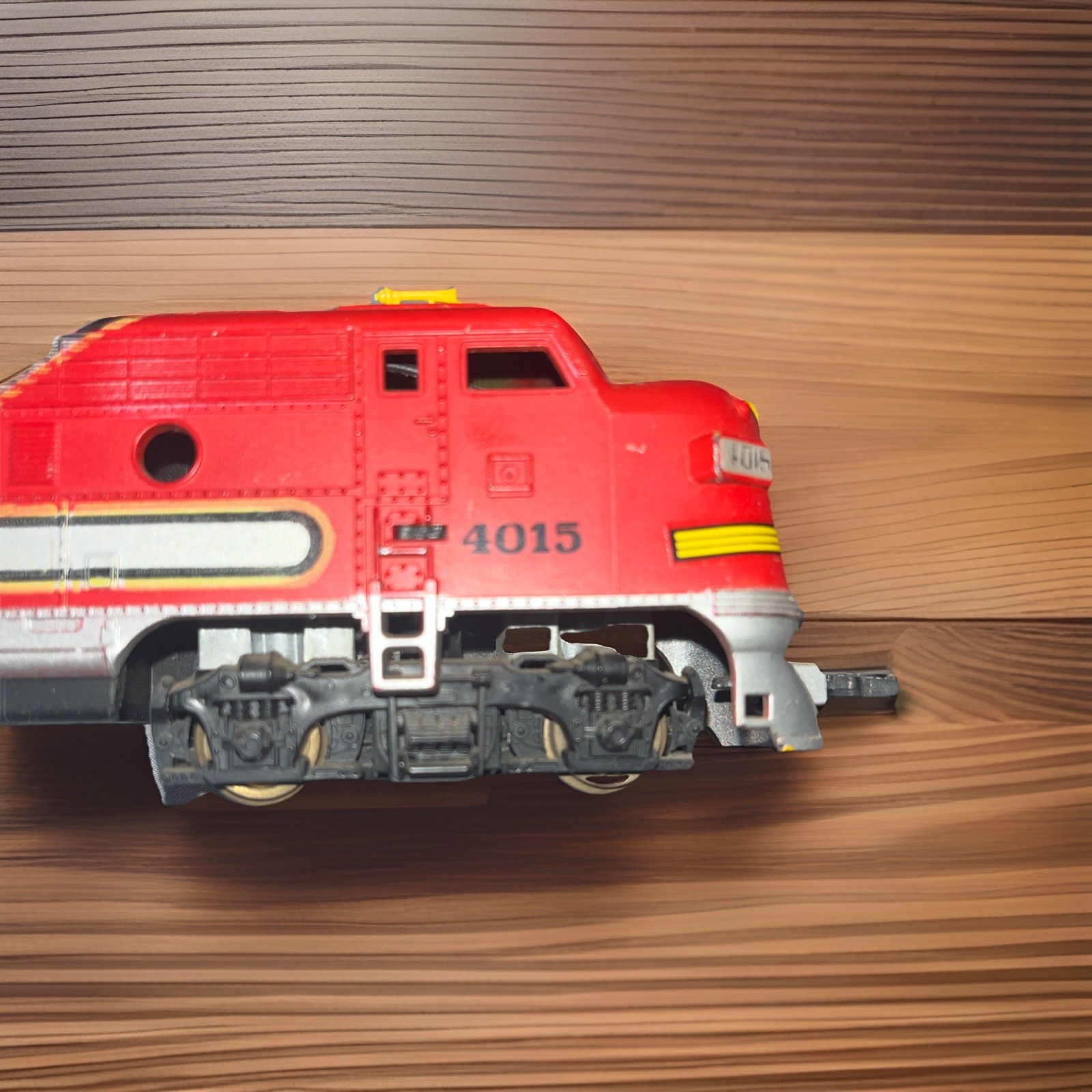 Vintage Tyco HO Scale Santa Fe #4015 Diesel Locomotive F9 Engine Red Warbonnet
