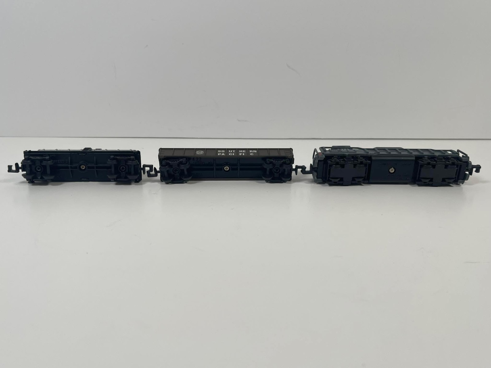 Southern Pacific Dummy Model Locomotive #9725, Tanker #419, & Coal Cart #422