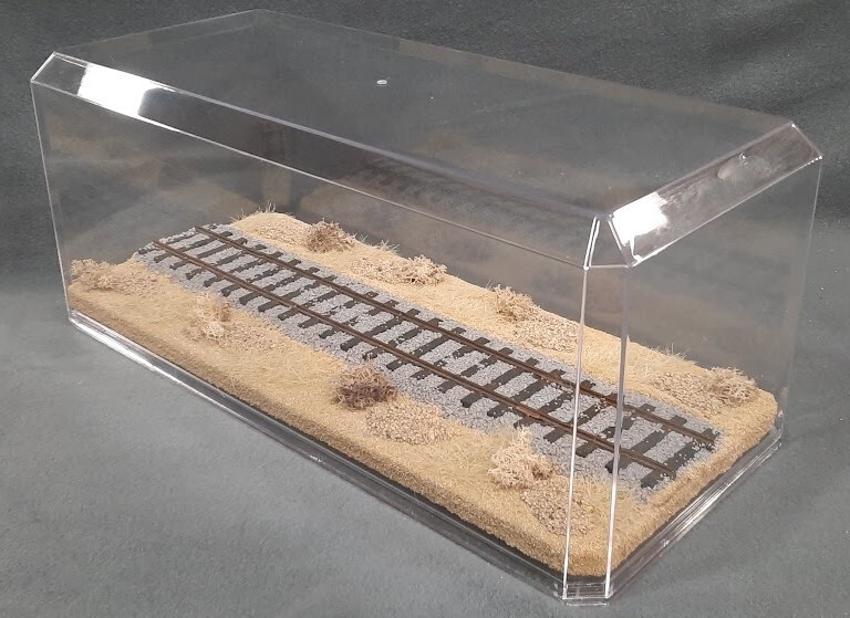 O SCALE – 16″ SINGLE TRACK -“DESERT SCENE”-DISPLAY CASE- FOR ANY O SCALE TRAINS
