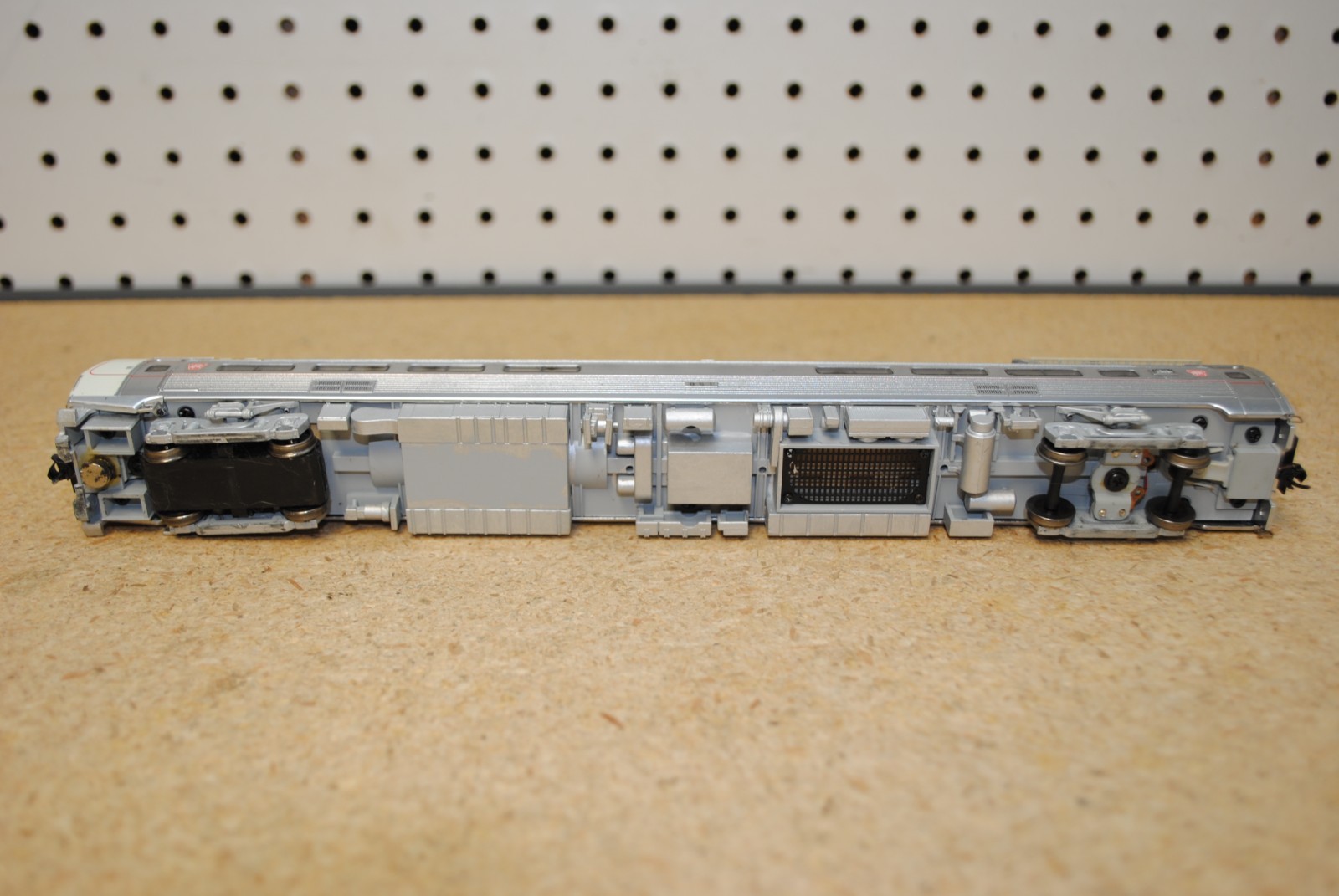 Walthers Proto 920-13803 Pennsylvania 851 Budd Metroliner EMU Snack Bar Coach HO