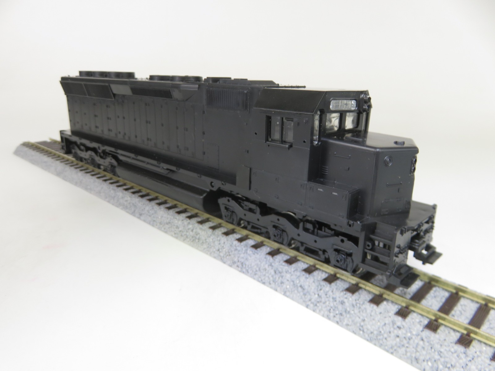 Athearn Blue Box 4160 HO Scale Undecorated EMD SD45 Diesel Locomotive