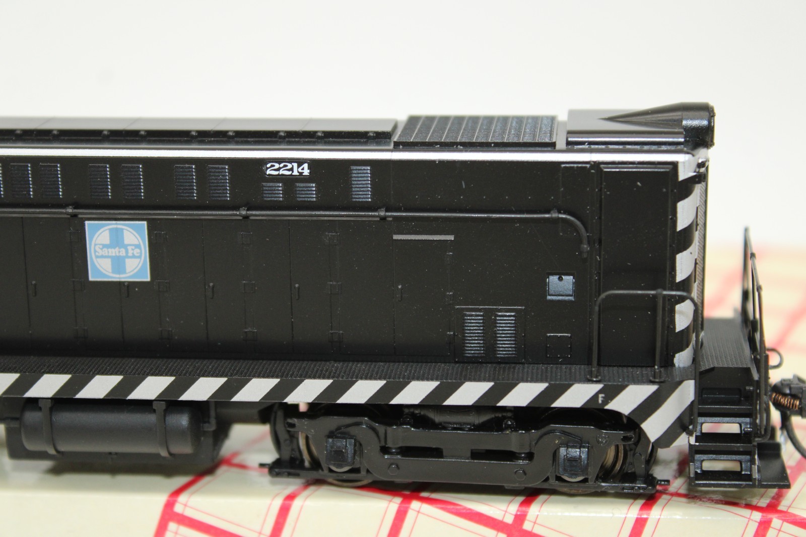 Stewart HO ATSF Santa Fe Baldwin VO1000 Diesel Locomotive #2214 DCC Ready LED