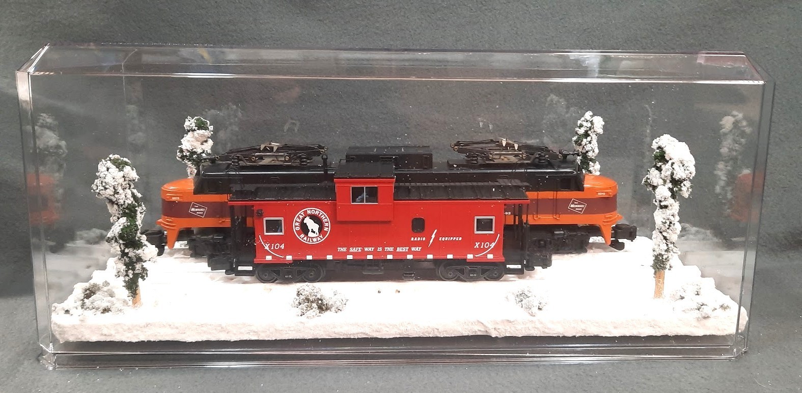S SCALE 16″ DOUBLE TRACK DISPLAY CASE- “WINTER SCENE”-FOR ANY S TRAINS