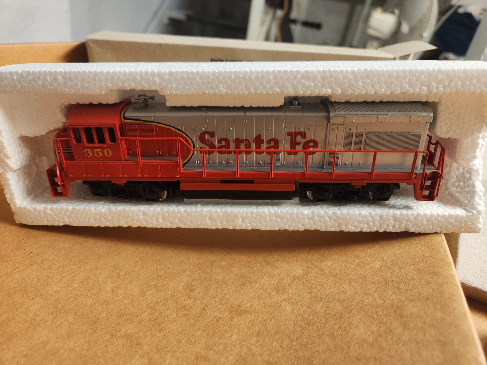 Bachmann HO Scale Santa Fe 350 GE U36B Powered Diesel Locomotive- 1:87 Gauge