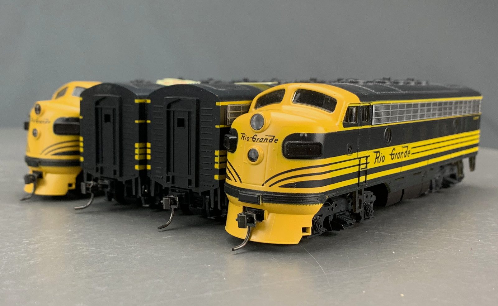HO Stewart/Kato Rio Grande F7 A-B-B-A PH I Locomotives Powered DccNonSnd HO8064