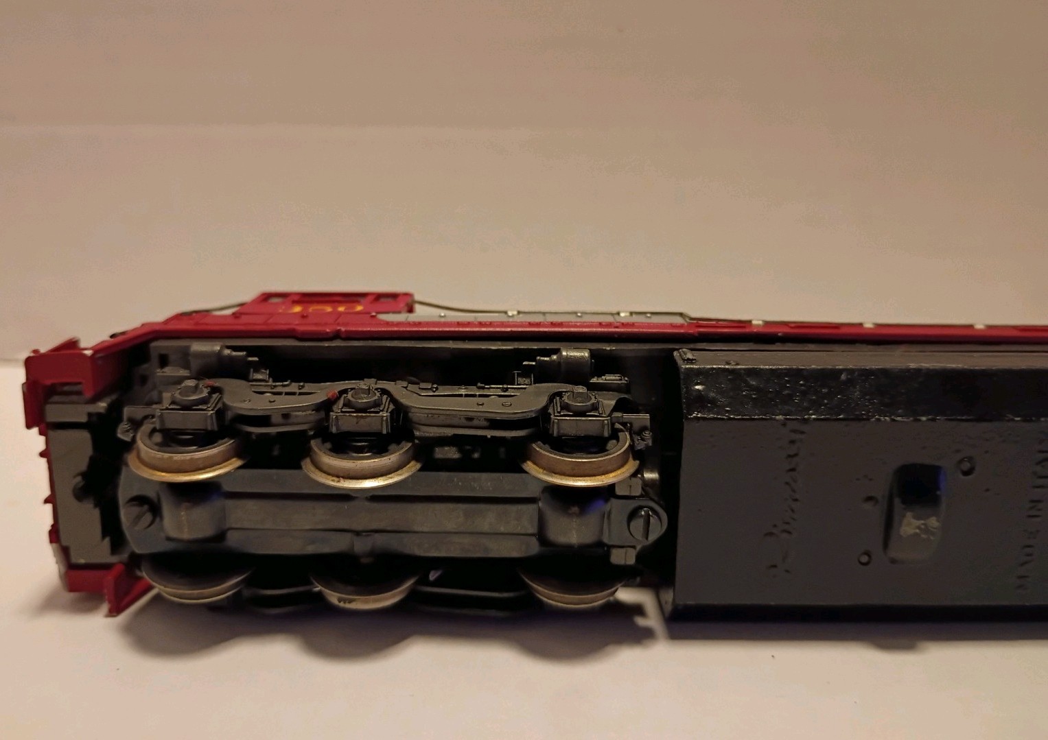 Bachmann GE U36B Diesel Locomotive. Santa Fe #350. Nice Shell!