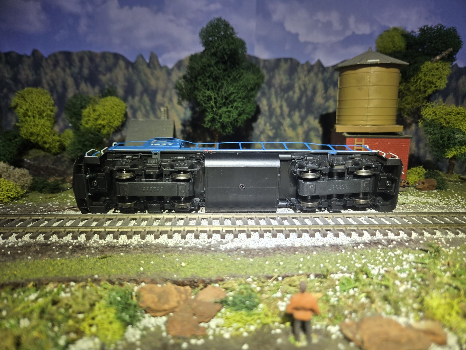 Athearn Genesis HO Scale Conrail Quality GP15-1 #1627 with DCC/Sound