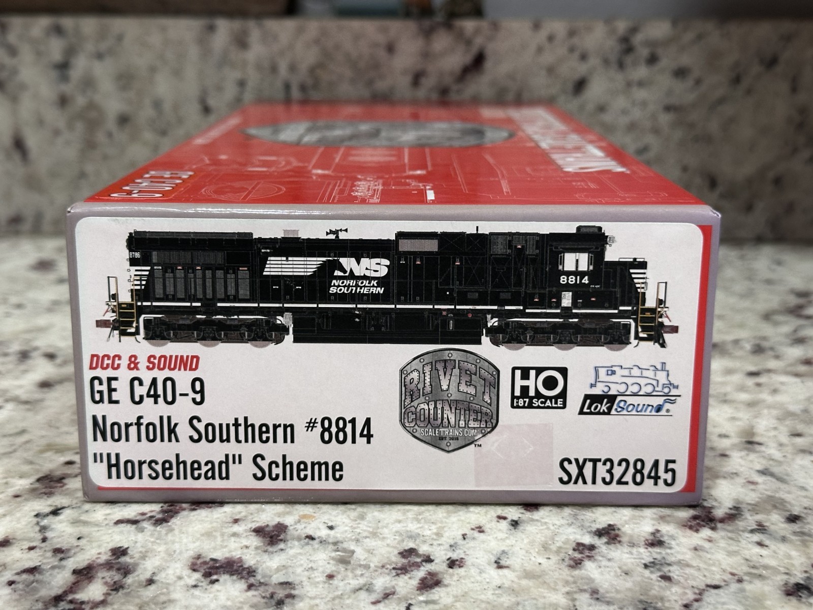 ScaleTrains HO GE C40-9W Norfolk Southern NS #8814 W/ DCC Loksound