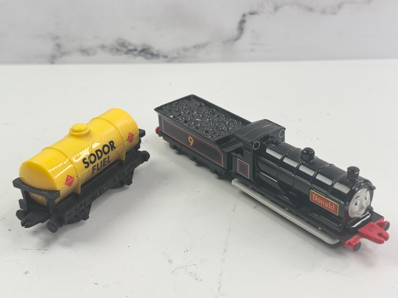 ERTL Douglas “Thomas The Train” Locomotive & Sodor Fuel Train Car | A++ Shape