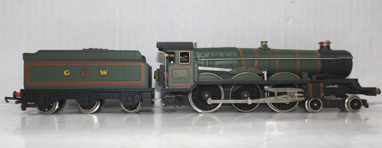 Wrenn OO/HO Cardiff Castle 4-6-0 steam engine in original box