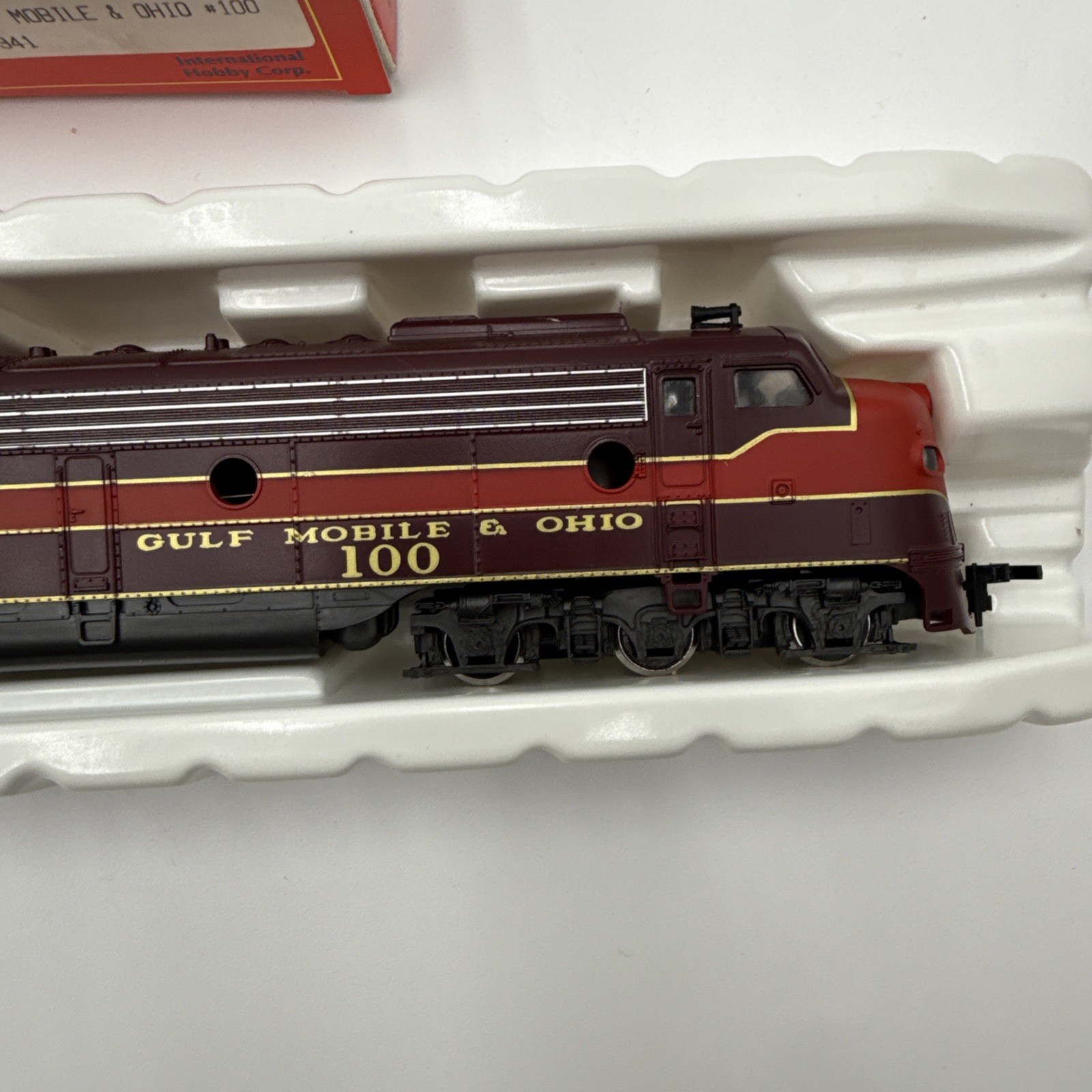 IHC 1941 HO SCALE GULF MOBILE OHIO E-8 A POWERED DIESEL LOCOMOTIVE #100 IN BOX