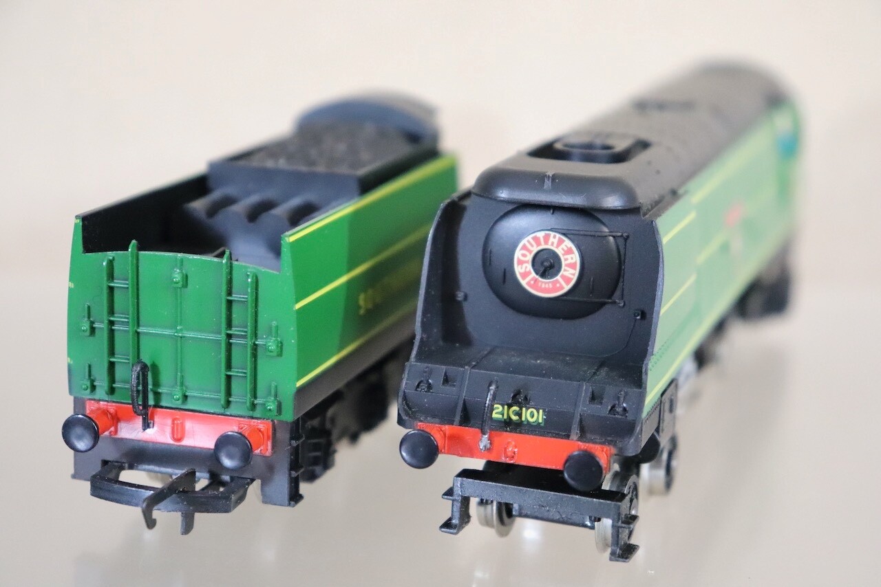 HORNBY R320 SOUTHERN 4-6-2 WEST COUNTRY CLASS LOCOMOTIVE 21C101 EXETER ob