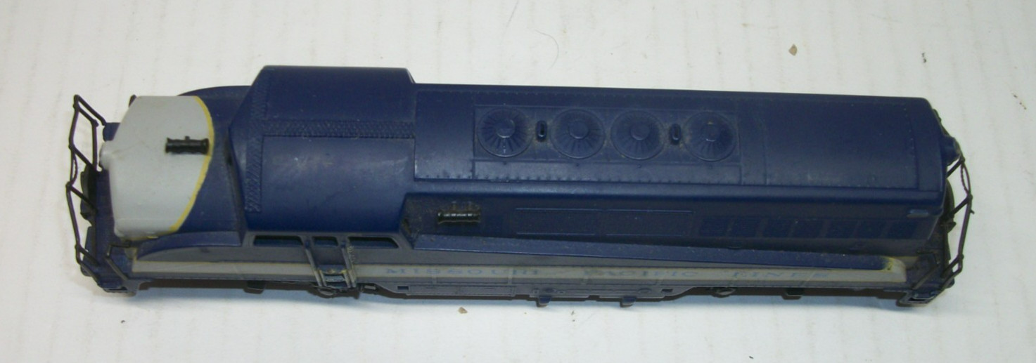 AHM Tempo Missouri Pacific Lines BL-2 Locomotive HO Scale UNTESTED
