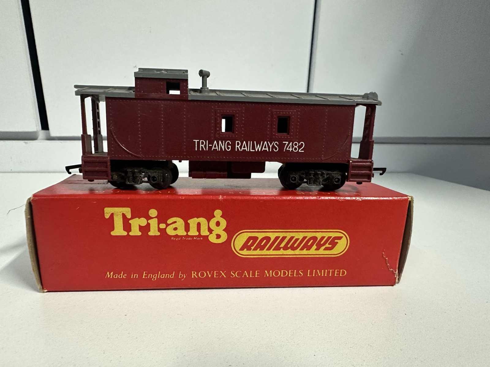 Triang R115 TC Series Caboose Tri-ang Railways 7482 Maroon Boxed