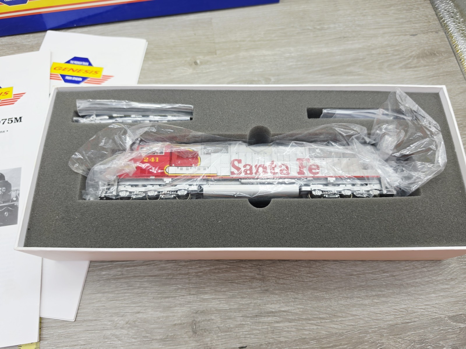 HO Scale Athearn Genesis G6138 SD75M Diesel Locomotive Santa Fe #226 Lot#6104