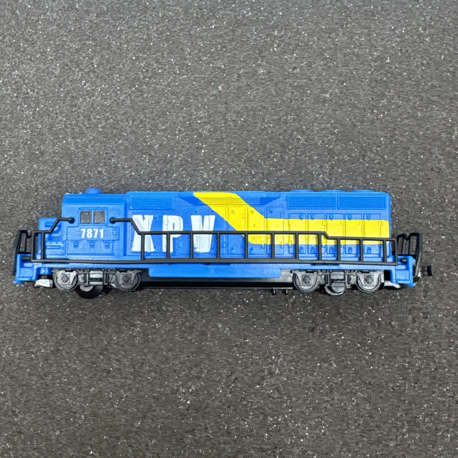 Jakks Pacific 2018 Toy Train XPV 7871 Blue Engine