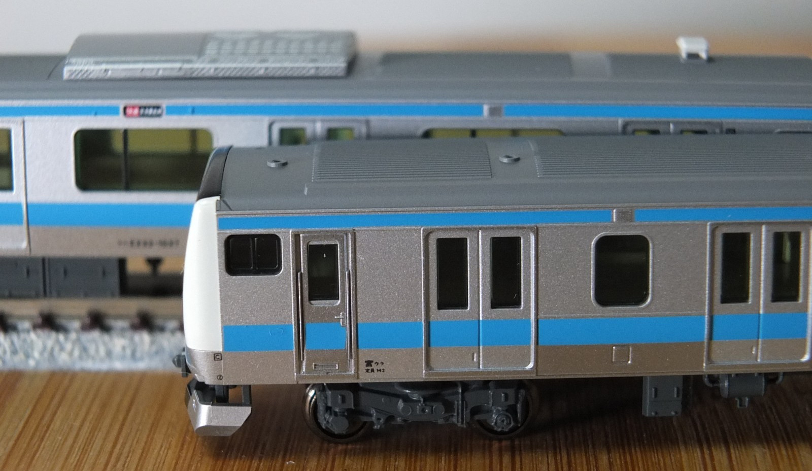 Kato 10-1159 N scale JR E233 EMU 3 car set in Keihin–Tōhoku livery