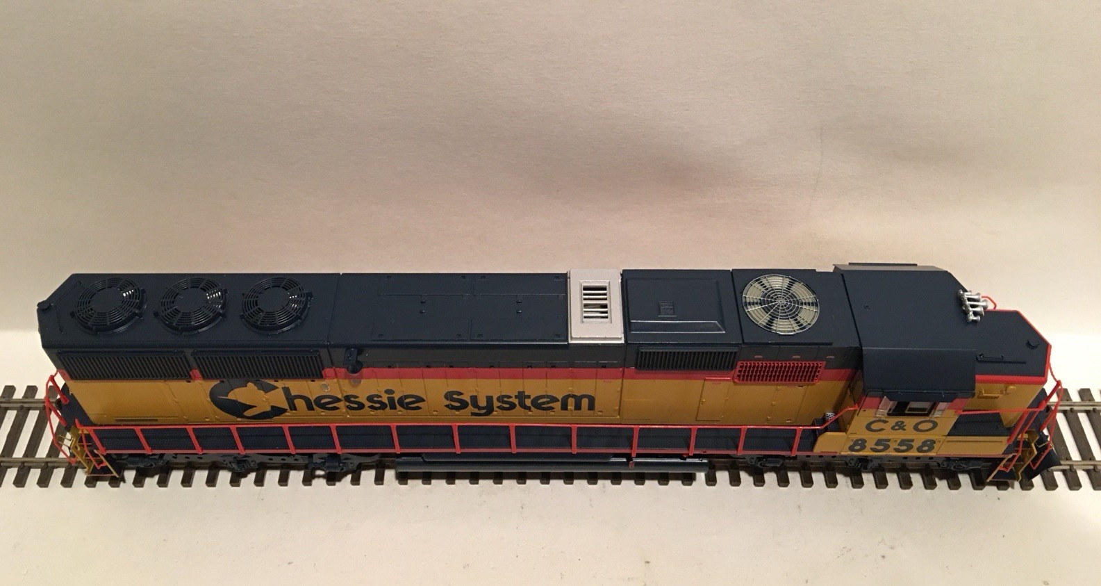HO Athearn RTR 80413 Chessie System SD50 Powered Diesel Locomotive C&O #8558