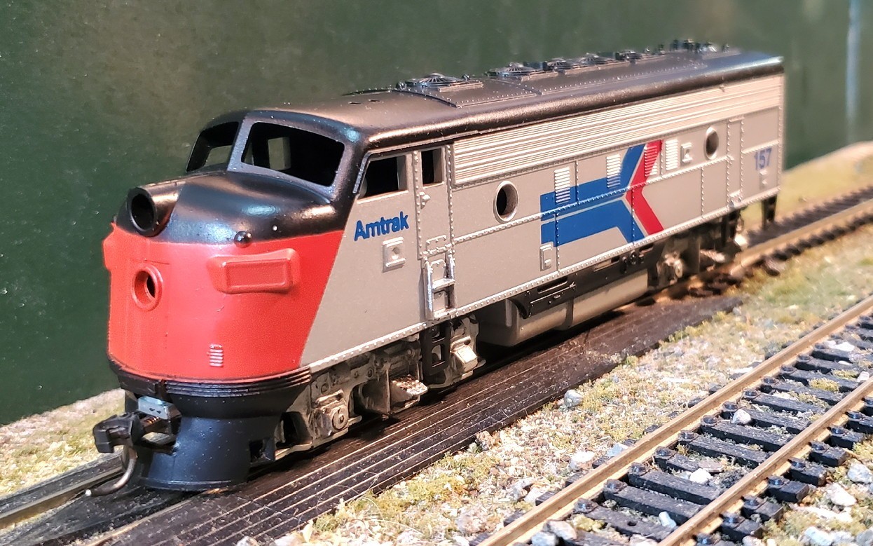 ATHEARN HO R-T-R “AMTRAK” F7A DUMMY LOCOMOTIVE #157 With Knuckle Couplers