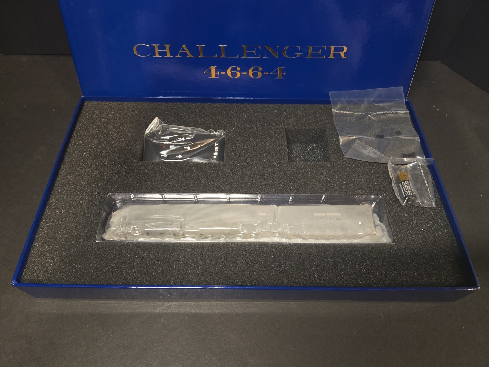 Athearn Challenger 4-6-6-4 Union Pacific 3985 N Scale Locomotive See Details!