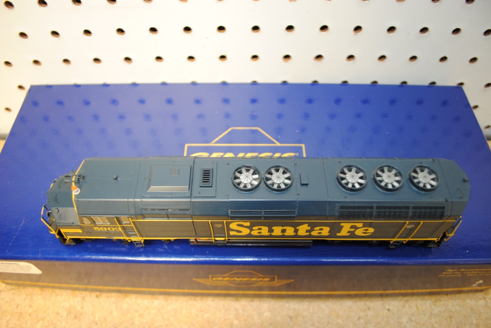 Athearn Genesis ATHG67579 Santa Fe #5903 F45 Diesel Locomotive HO