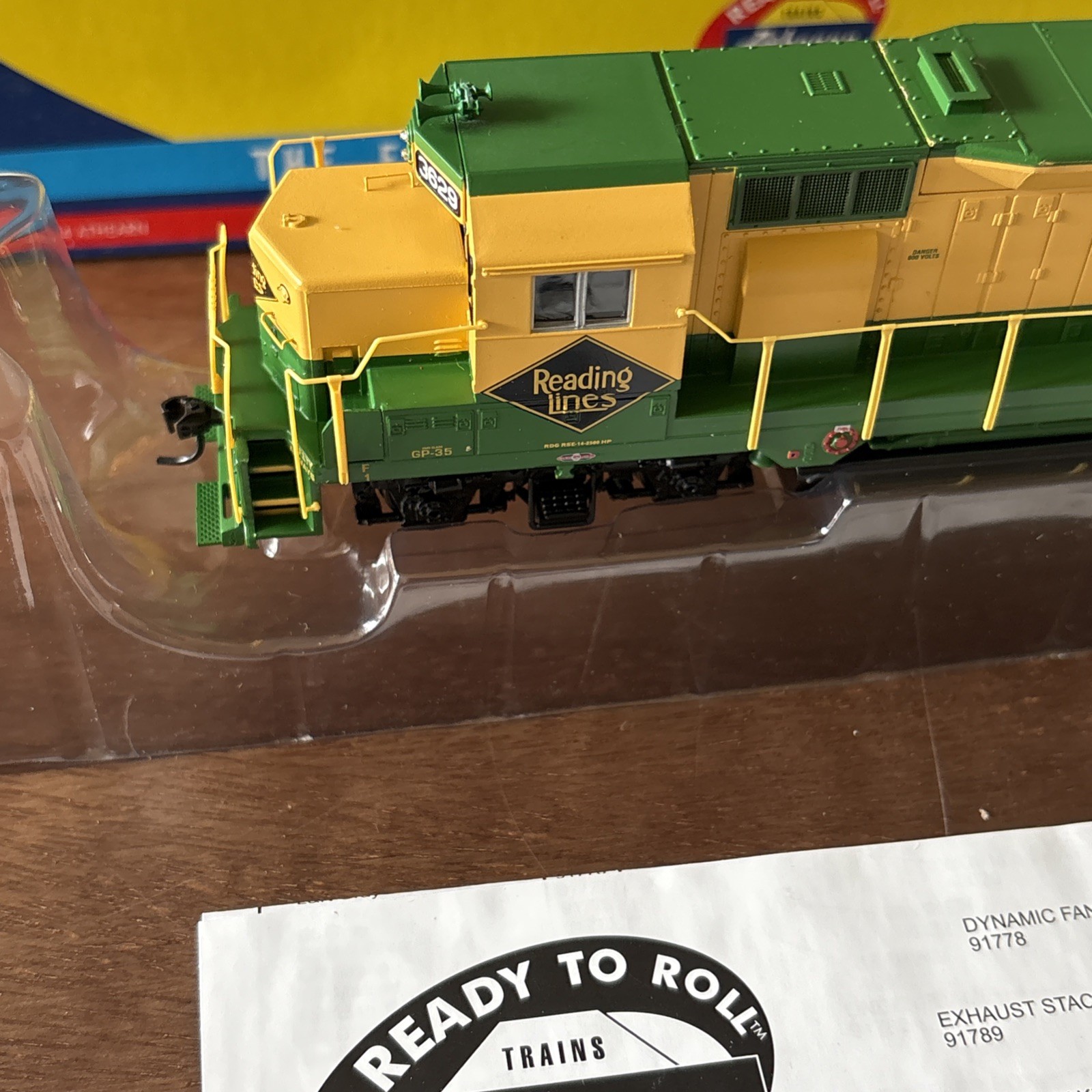 HO Scale Athearn RTR 91719 Reading Line GP35 Diesel Cab 3629 DCC