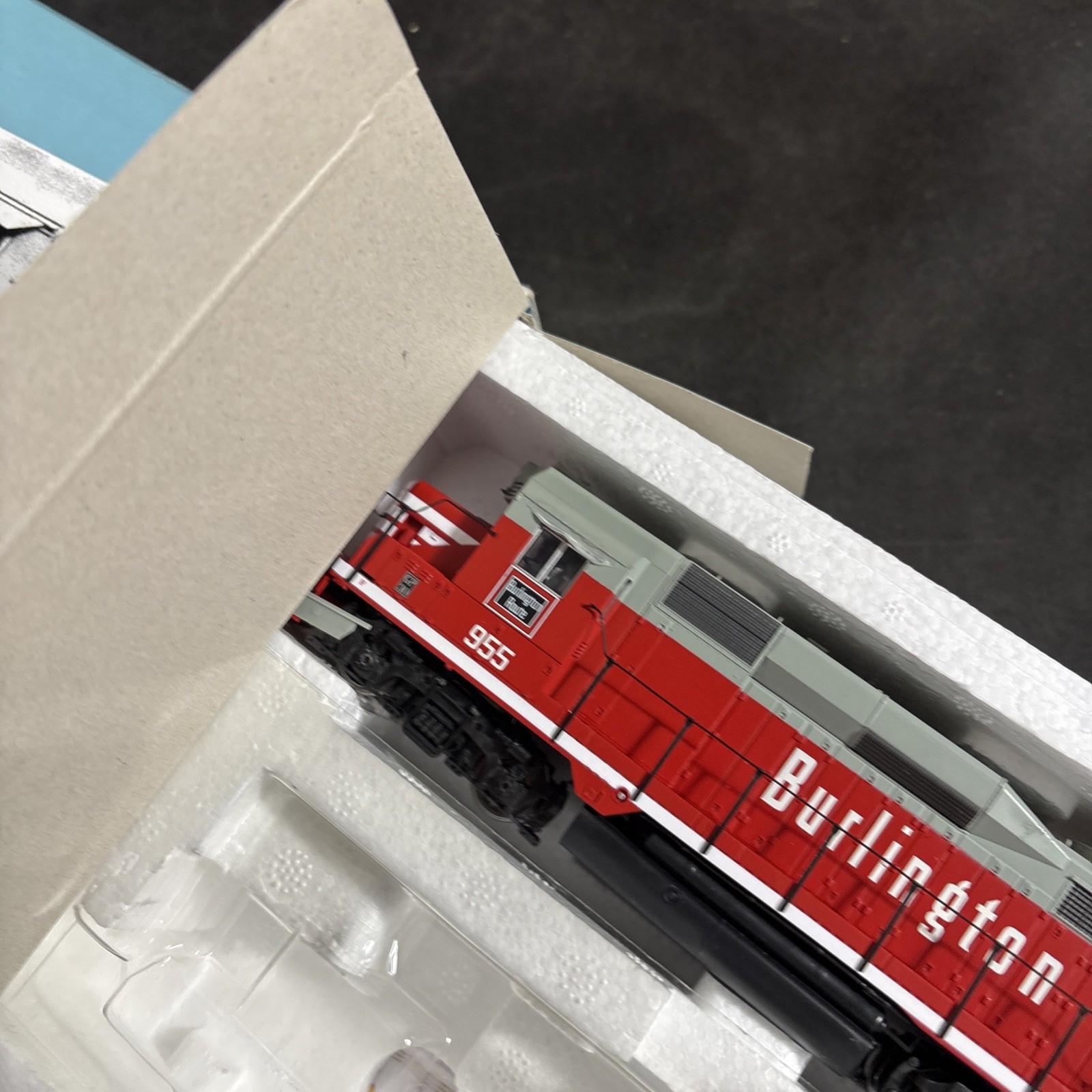 PROTO 2000 HO SCALE LOCOMOTIVE GP30 ASSEMBLED WORKING 21517 CB&Q 955 BURLINGTON