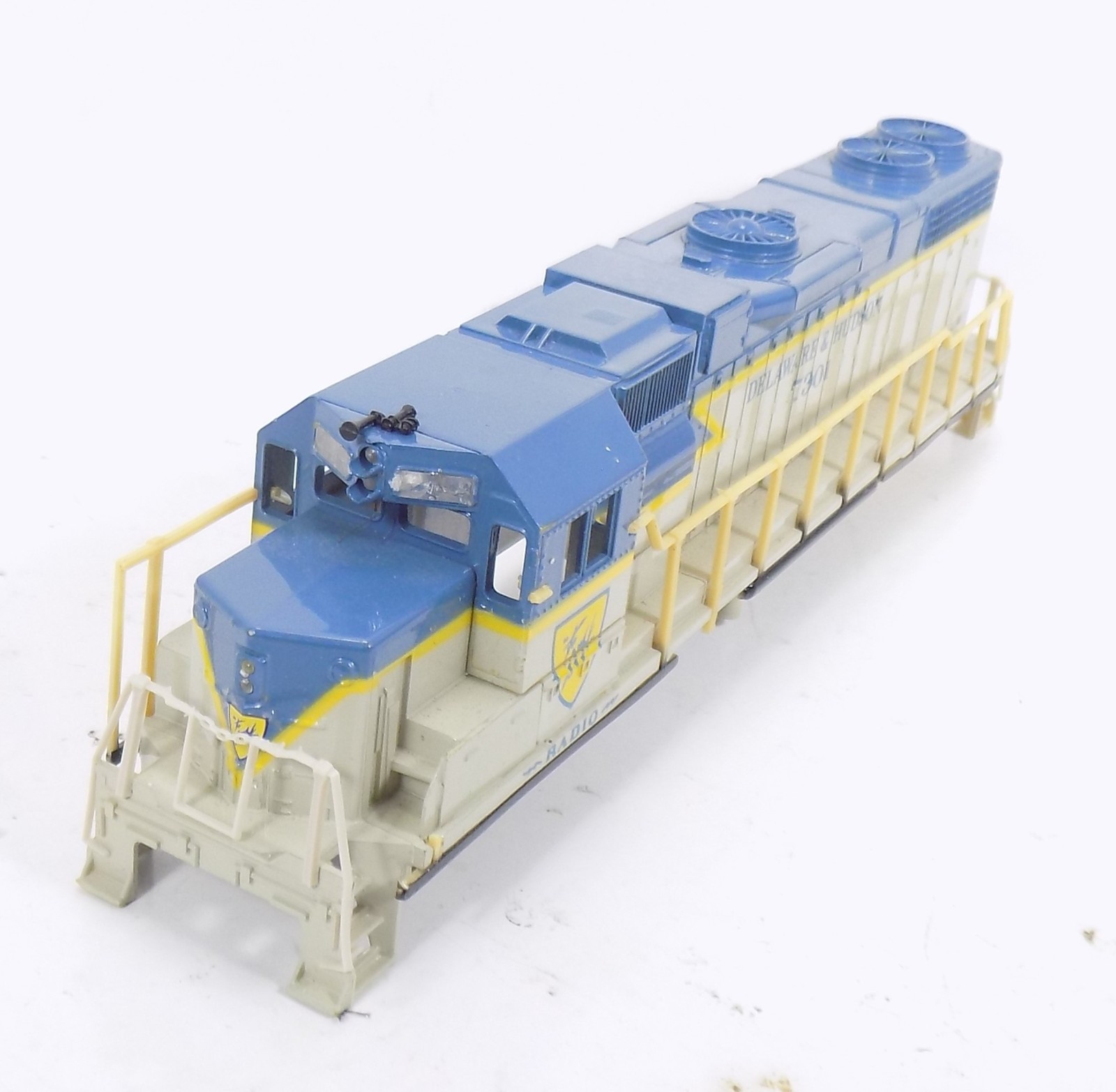 HO / UNBRANDED / Diesel Locomotive / DELAWARE & HUDSON #7301 / SHELL / PARTS