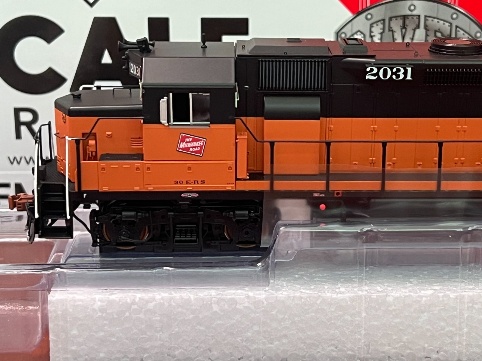 Milwaukee Road GP40 #2031 – ScaleTrains Rivet Counter – DCC & Sound Ready – BNIB