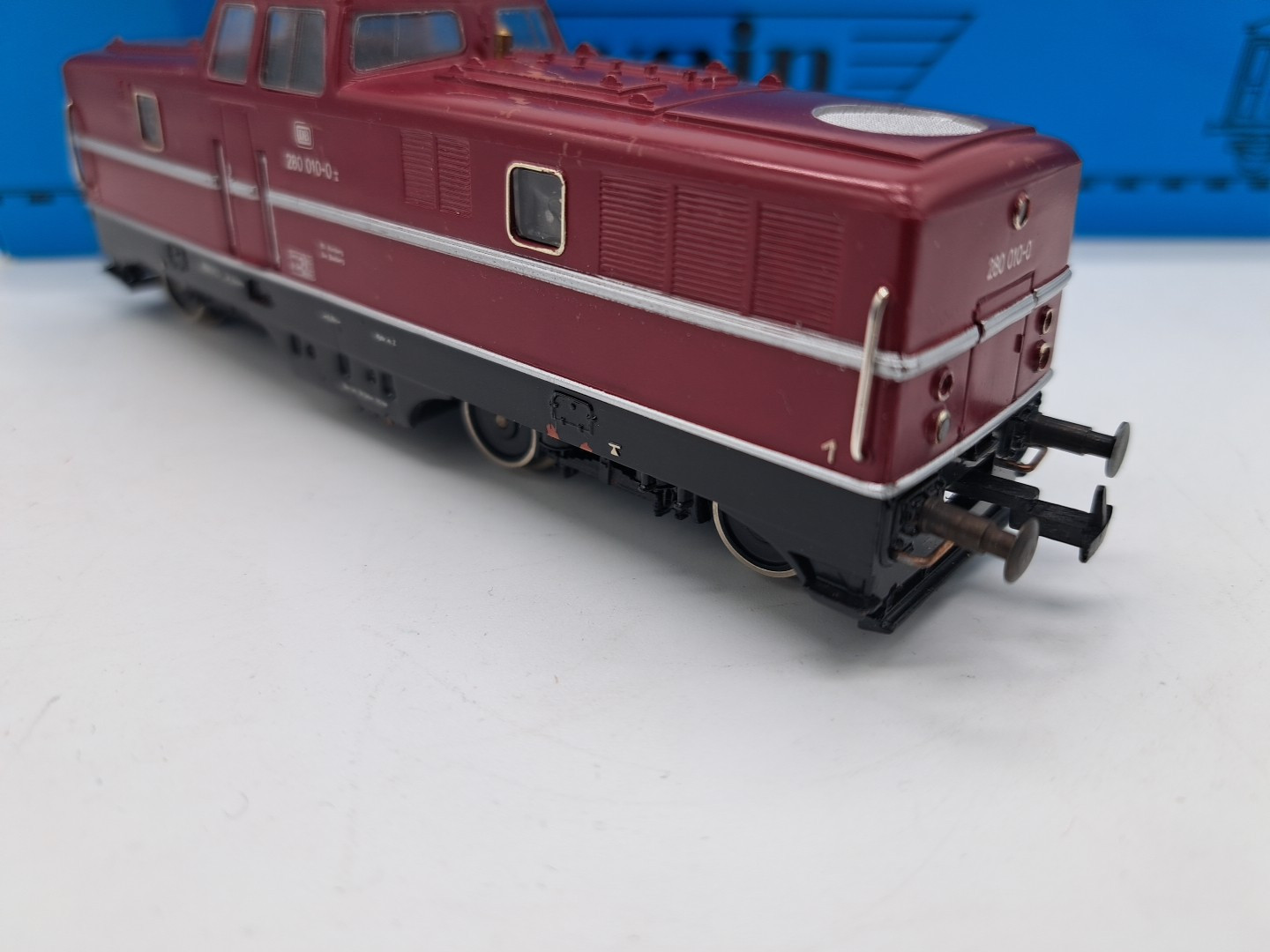 ORTWEIN 2100 BR 280 010-0 Red Livery White Stripe, White Decorations, DB