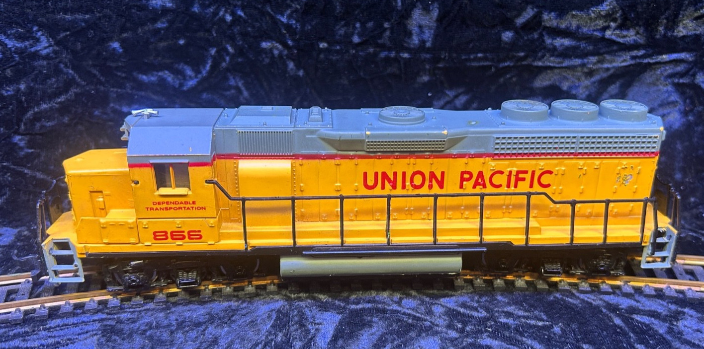 BACHMANN HO SCALE UNION PACIFIC RAILROAD GP40-2 POWERED LOCOMOTIVE #866 WORKS #8