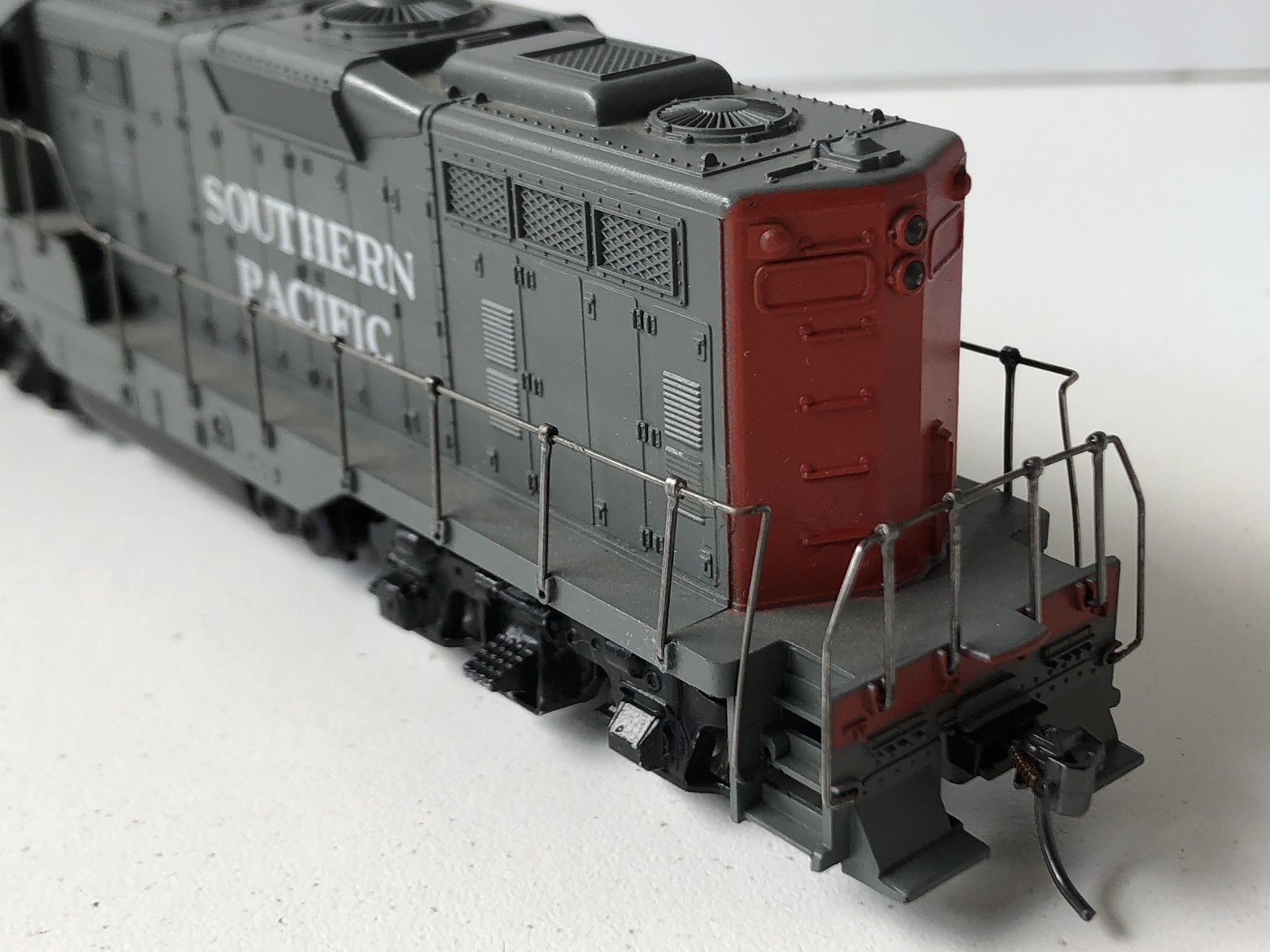 ATHEARN #3153 HO Southern Pacific GP-9 Powered Diesel Locomotive #3702