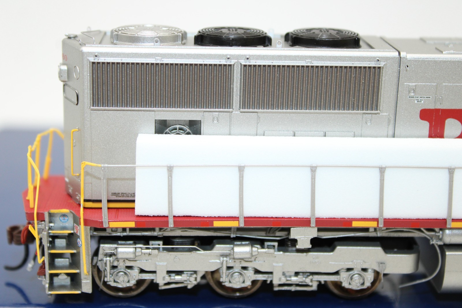 Athearn Genesis HO Scale BNSF EMD SD75M Diesel Locomotive #8260 NOS LED DCC Rdy