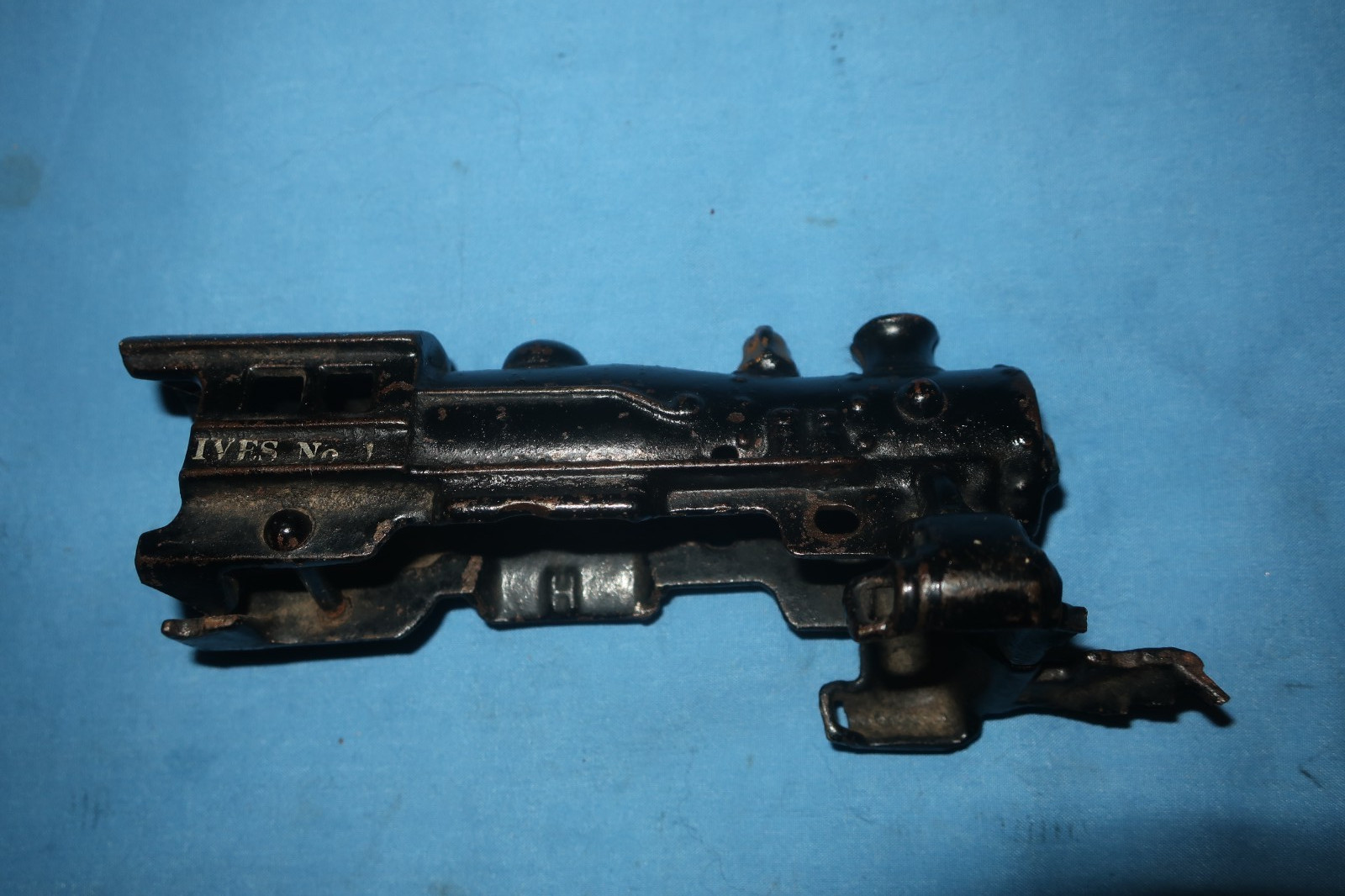 IVES #1 O Gauge Cast Iron Locomotive Shell. Damaged