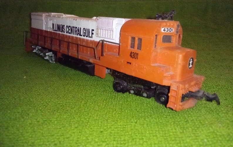 Vintage Mantua-Tyco HO Gauge Illinois Central Gulf 4301 Locomotive Caboose As-Is